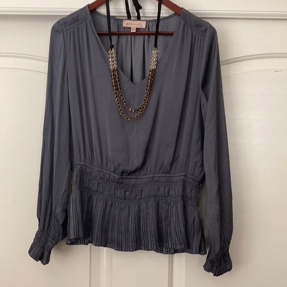 Gray finely pleated long sleeve blouse and Loft crystal necklace - Picture 1 of 6